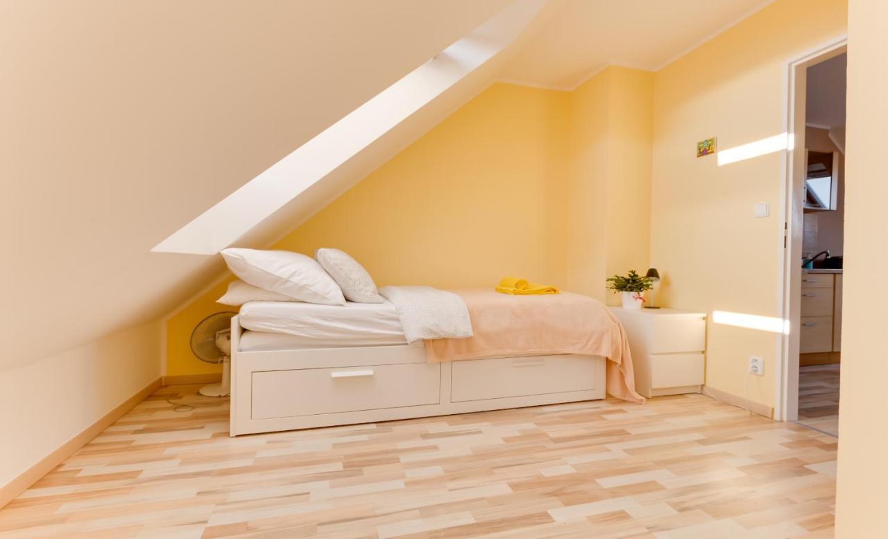 Jane'S Charming Apartment Praag Buitenkant foto