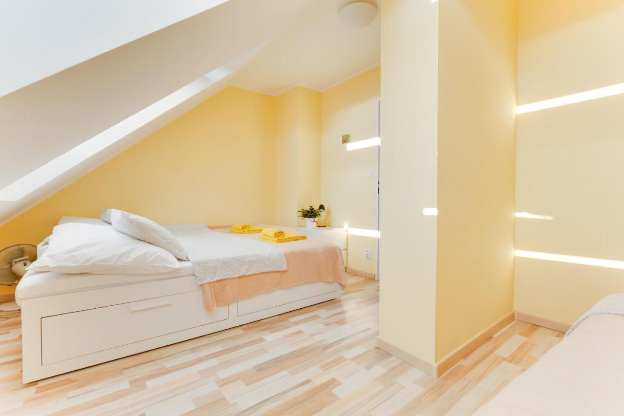 Jane'S Charming Apartment Praag Buitenkant foto